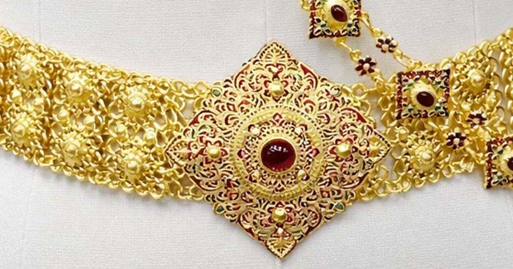 Thai Traditional Bridal Jewelry Set – Gold with Ruby Stones